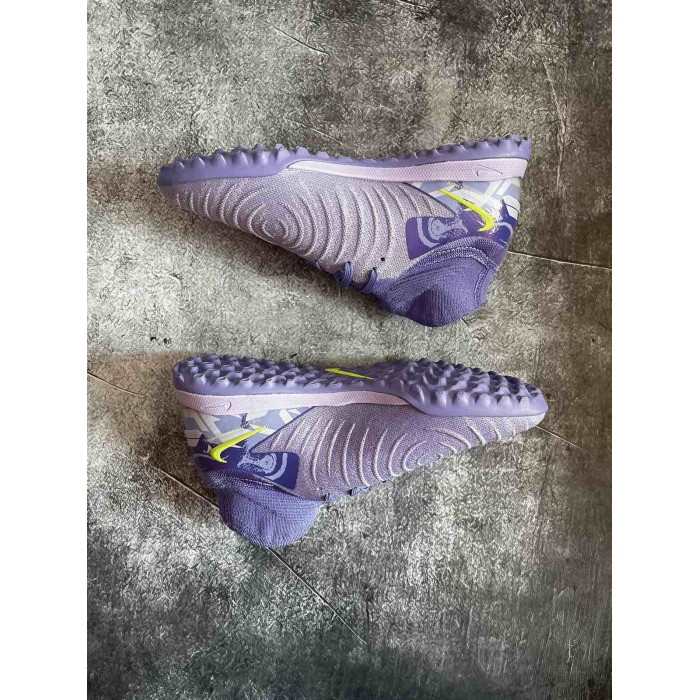 Сороконіжки Nike Phantom Luna FG